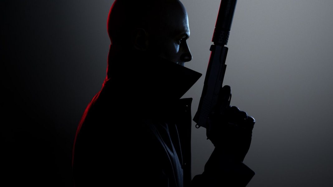 You can see a cover image from the game Hitman 3, which is one of the best stealth games. It shows the protagonist Agent 47 in a coat with a turned-up, high collar and a shaved head in profile with a pistol with a silencer held high. The image is very much in black and white and the face appears almost as a black silhouette. However, his face is impressively illuminated with white light from diagonally behind on the right, which brings out his face in an interesting way and also creates an impressive white outline on the pistol. On his back, on the other hand, a blood-red contour stands out, created by a red light coming from the left side.