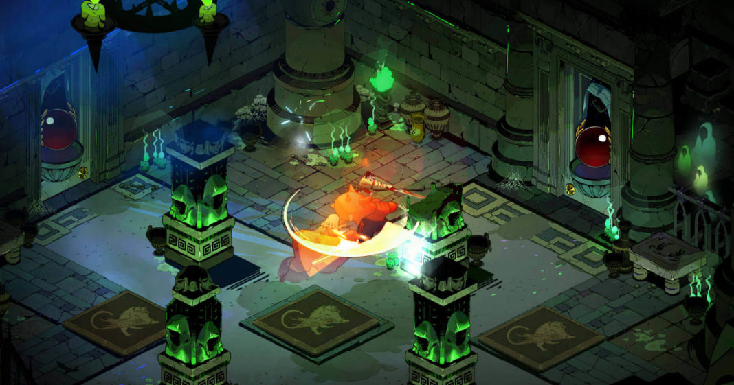 Here we look at a screenshot from the hack-and-slash game Hades, one of the best roguelike games on PC or Switch. We are looking from above in an isometric perspective at a green-shaded ancient gloomy hall. In the center of the screen, the protagonist Zagreus, dressed in red, is in close combat with an orange-looking enemy and is about to perform a sword attack that creates a round orange tail. Around him are rectangular green-lit columns. At the top left of the image, we catch sight of a chandelier hanging from a ceiling, indicating that the room has a very high ceiling. To our left and right is the same copper-colored figure with a large hood over his head and holding a big red sphere in his hands.