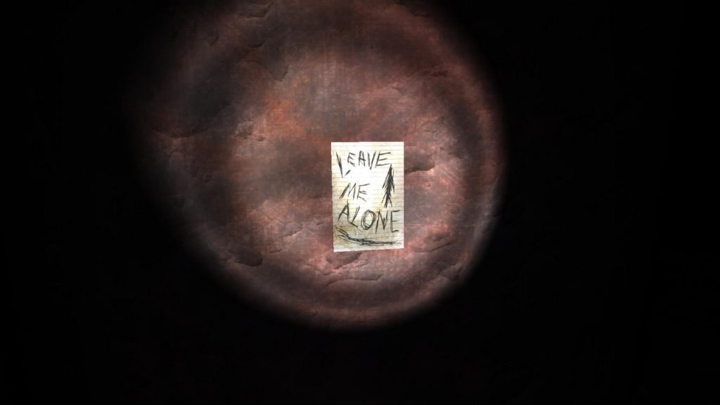 Run in Slender - The Eight Pages alone in singleplayer mode through a dark forest and search for 8 note pages, as shown here in this screenshot: The player points his flashlight in first-person perspective at a found note, which can be seen in the center of the image in long shot to on a rusty wall. The note consists of a white piece of paper, on which the following sentence is written in scribbly black capital letters: "Leave me alone". On the sheet, there is also a scribbly black drawing, which is supposed to represent either a fir tree or the Slender-Man. Beyond the cone of light, the image is completely black. Singleplayer horror games like this title really require a lot of courage to play.