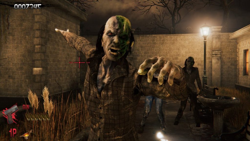 The player stands in a courtyard at night. High-stone walls can be seen in the background. A stone path leads from the front into the background, on which three zombies running in a row approach us in different clothes and looks. The zombie in front is shown in the semi-close-up in the center of the image with red eyes and a wide open mouth, as he just stretches out his left hand towards us. Our red crosshairs are just to the left of him. In the lower-left corner, you can read "1P" in red letters, and above it, a red marked pistol icon is seen. This scenery and the gameplay shown from The House of the Dead Remake are bathed in a warm tone from a streetlight we see on the right side of the image.