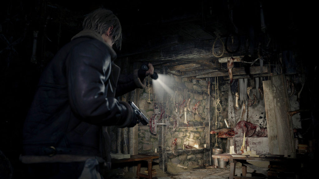 Leon stands in a dark stone cellar and lights up a corner with his Flashlight, where numerous bloody pieces of meat are hanging.