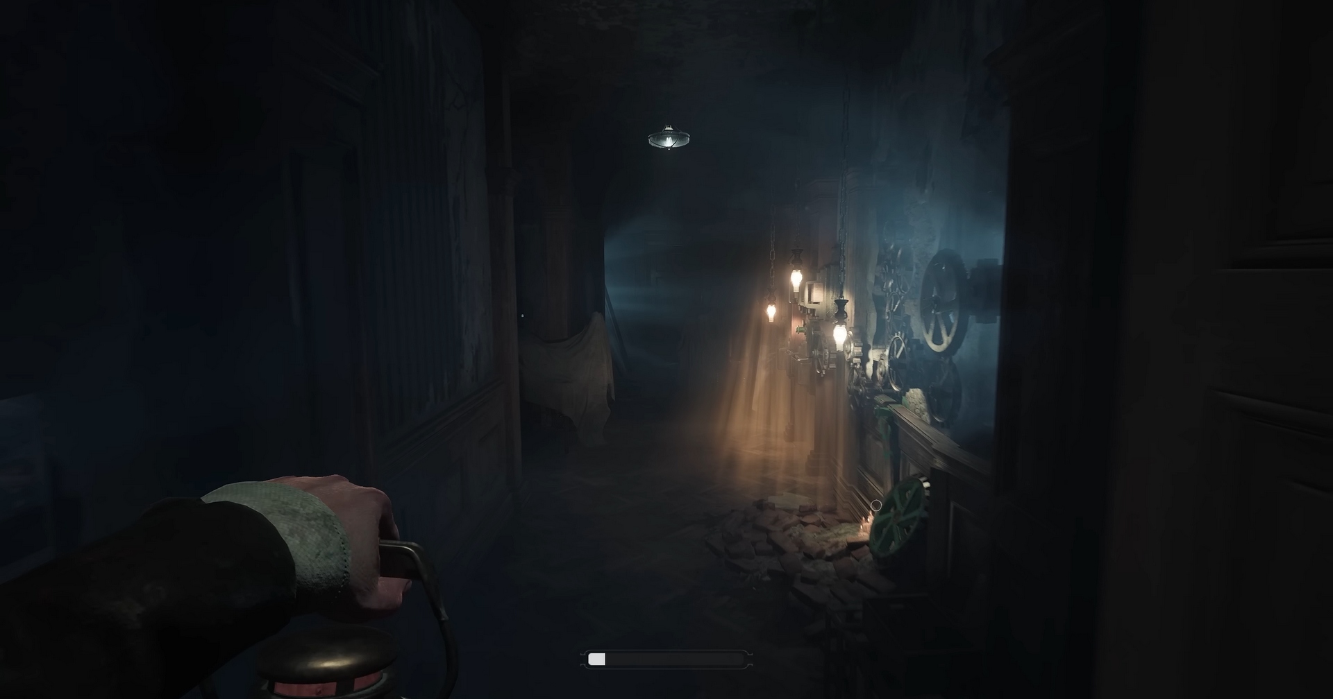 In Layers of Fear from 2023, we play a tortured painter in the painter's story. Learn more about the gameplay in our review.