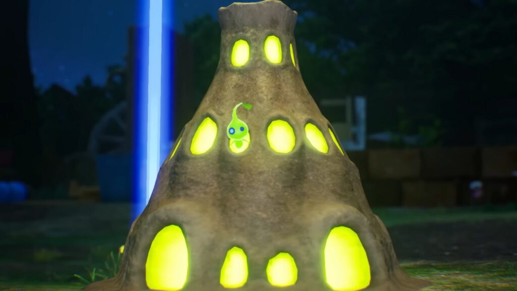 In the closeup we see a glowing luminols tower together with a glow pikmin at night.